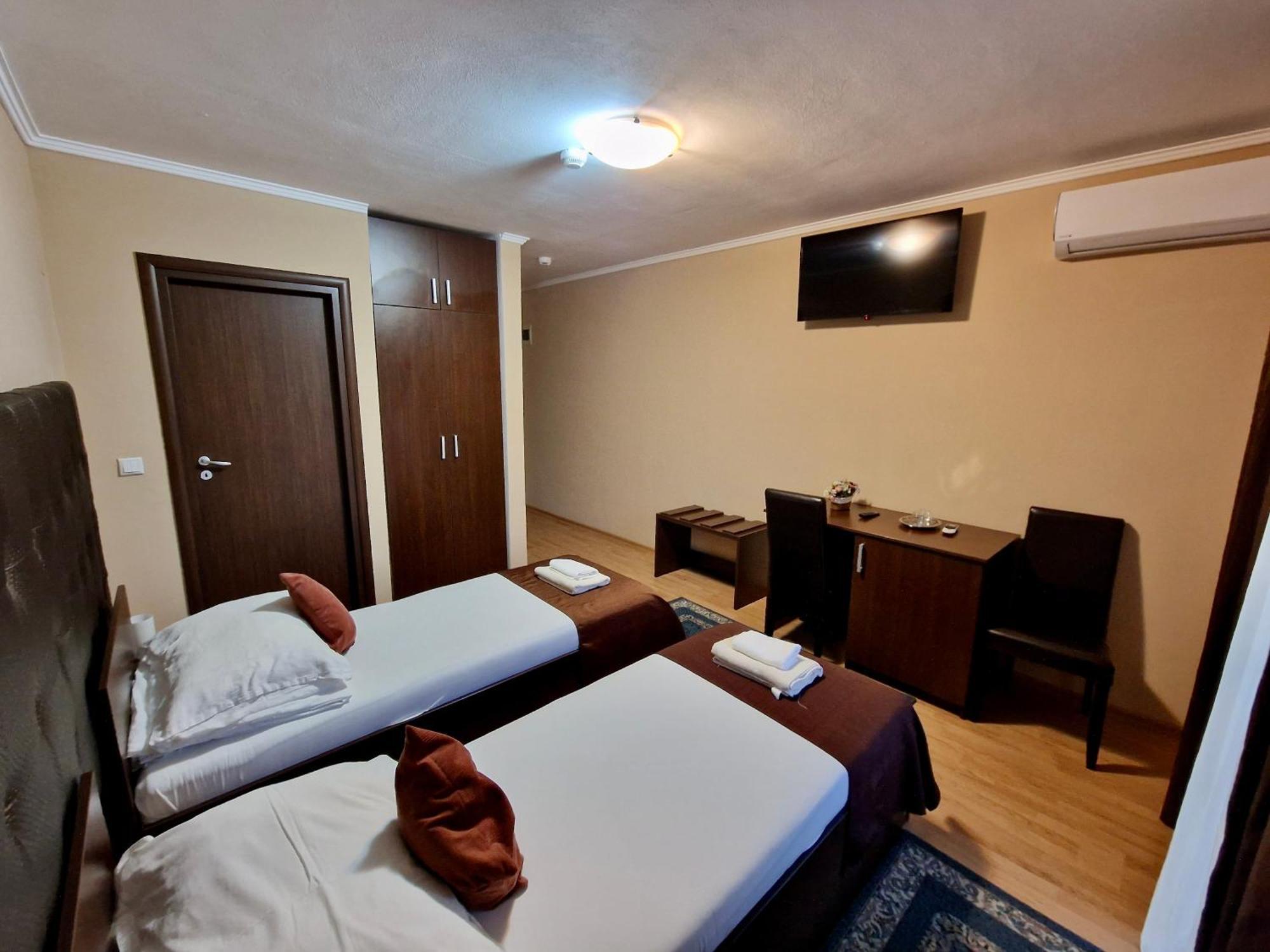 Hanul Lui Bogdan Economy Inn Făget Eksteriør bilde