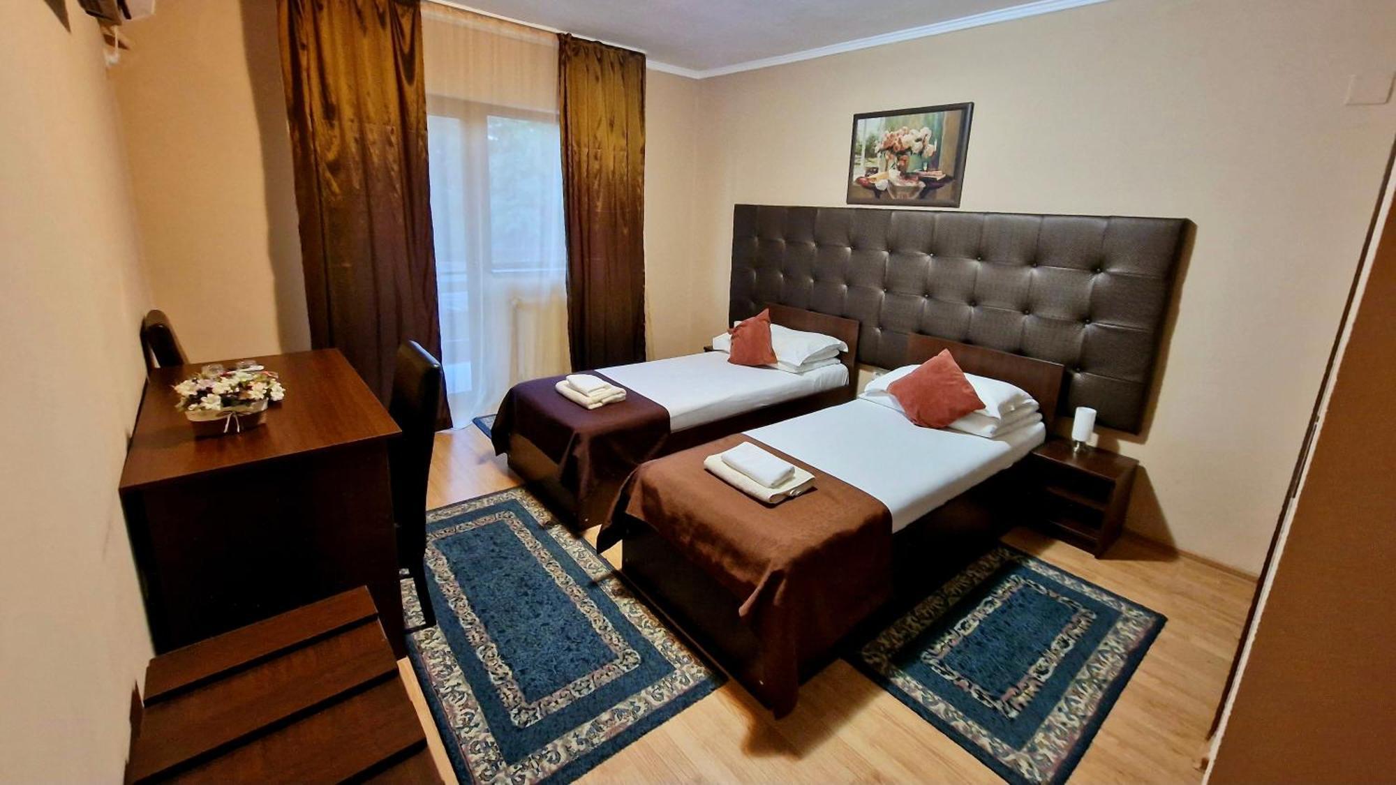 Hanul Lui Bogdan Economy Inn Făget Eksteriør bilde